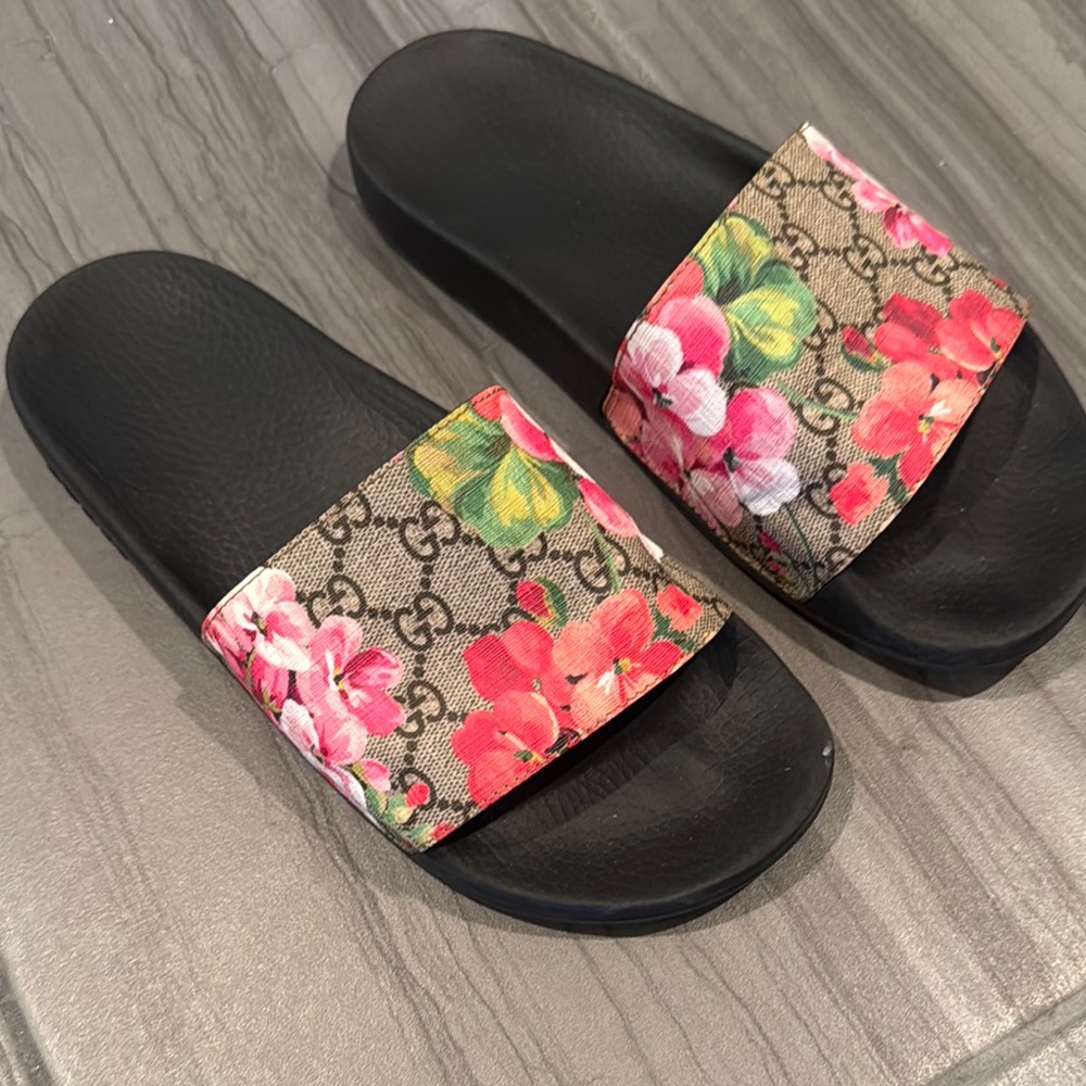 Gucci Pursuit Floral Slide Sandals